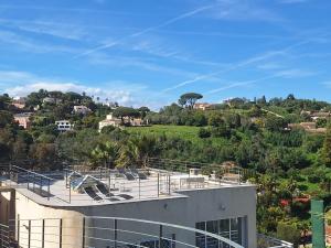 Maisons de vacances Cannes Super Cannes Golfe-Juan - Vue mer exceptionnelle mediterranee Cap d'Antibes- Villa Alamp - 4 a 6 chambres 6 sdb 7 wc - piscine - Superbe rooftop sans vis-a-vis - grand living - Possibilite Courts sejours - : photos des chambres