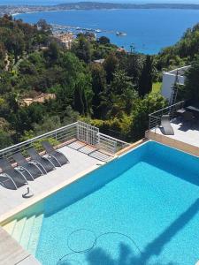 Maisons de vacances Cannes Super Cannes Golfe-Juan - Vue mer exceptionnelle mediterranee Cap d'Antibes- Villa Alamp - 4 a 6 chambres 6 sdb 7 wc - piscine - Superbe rooftop sans vis-a-vis - grand living - Possibilite Courts sejours - : photos des chambres
