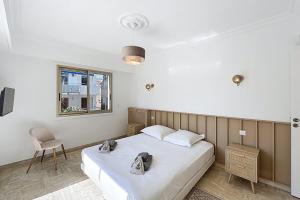 Wide and sunny 3 BR 2 Baths heart of Cannes gorgeous terrace city ctr