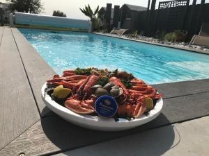 maison moderne avec piscine