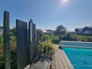 Villas maison moderne avec piscine : photos des chambres