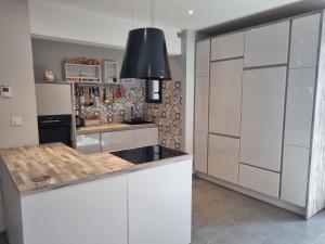 Villas maison moderne avec piscine : photos des chambres