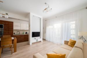 Włochy Fasolowa 2-Bedroom Apartment by BookingHost