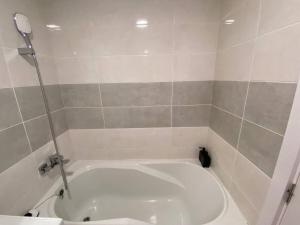 Gray Нова стильна квартира