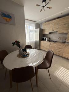 Warm ЖК Андріївський СВІТЛО ЦІЛОДОБОВО Центр