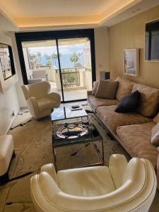 GRAY D ALBION Residence