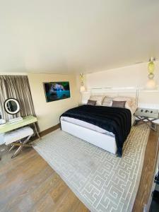 GRAY D ALBION Residence