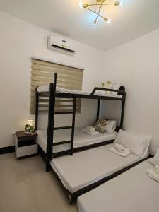 DJS Suites 10Min to SM Mall near Airport, Netflix, Fast Wifi, Hot &Cold Shower