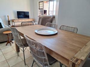 Ruby Retreat- Tranquil Seaside Escape