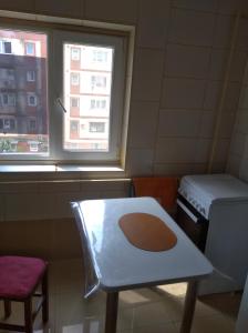 inchiriez 2 camere in ap cu 3 camere citeste si la despre gazda