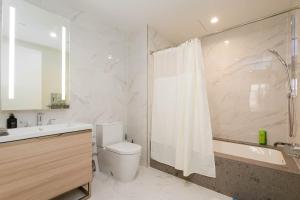 Cozy 3BR High Rise with Pool with great views