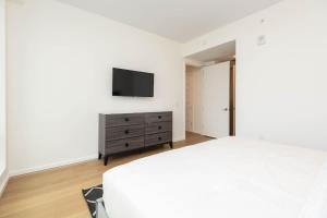 Cozy 3BR High Rise with Pool with great views