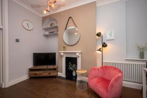Cosy Retreat for Two off Upper St, Islington Pass the Keys