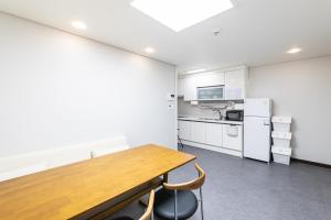 Fourseason #Suseongmot Lake 5 minutes walk #Suseongmot Lake Station 10 minutes walk #A six-person accommodation in a new building #Elevator