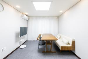 Fourseason #Suseongmot Lake 5 minutes walk #Suseongmot Lake Station 10 minutes walk #A six-person accommodation in a new building #Elevator