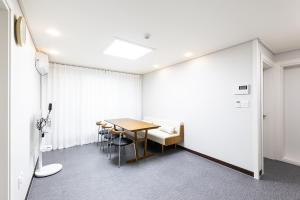 Fourseason #Suseongmot Lake 5 minutes walk #Suseongmot Lake Station 10 minutes walk #A six-person accommodation in a new building #Elevator