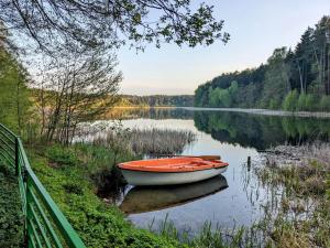 Domek na plaży, jezioro Rybno