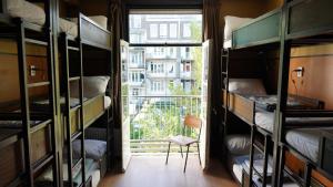 Bed in 12-Bed Mixed Dormitory Room room in Amsterdam Hostel Sarphati