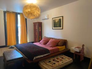 Sejours chez l'habitant La Maison de Joy dans le Parc des Elfes : Chambre Double avec Patio