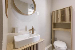 8 Rue Du Marché Forville by Halldis