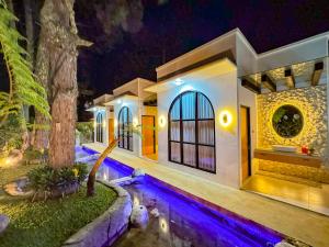 De Luna Villa with private heated pool