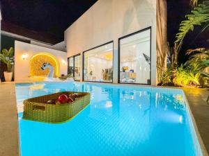 De Luna Villa with private heated pool