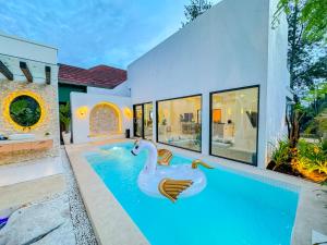 De Luna Villa with private heated pool