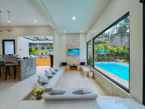 De Luna Villa with private heated pool