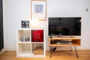 Cosy 1 Bedroom Flat Nestled in De Beauvoir Town Pass the Keys