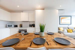 Bright 3 Bed 2 Bath with Air Con in Clerkenwell - Pass the Keys