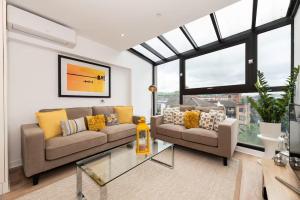 Bright 3 Bed 2 Bath with Air Con in Clerkenwell - Pass the Keys