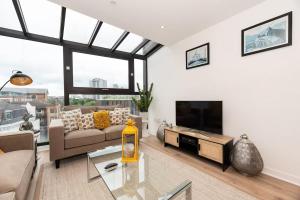 Bright 3 Bed 2 Bath with Air Con in Clerkenwell - Pass the Keys