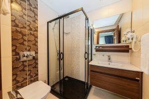 Triple Room with Balcony room in Aristocrat Hotel