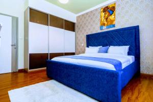 executive vibrant view three bedroom apartment with swimming pool,mordern equipped gym free parking space and, child play area and comforting rooftop with city views in kilimani