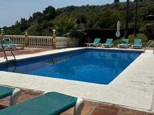 Peaceful Lux, 3 Bed townhouse 10 min to the Beach