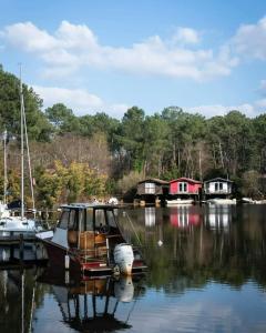 Maisons de vacances Stilted Cabin By Lake Lacanau : photos des chambres