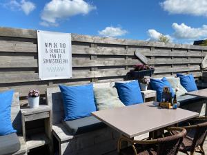 Glamping Safarilodge Grutte Fiif met airco, extra keuken op veranda en privé achtertuin