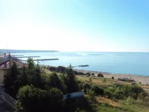 Family Hotel Lazuren Briag - 萨拉福沃