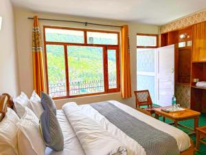 Hotel Alpine Near Mall Road Manali