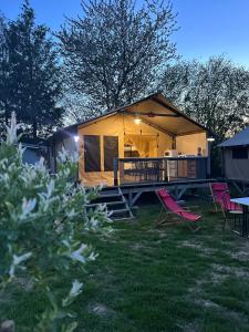 Tentes de luxe Clos des Monts Tente Lodge Safari R : photos des chambres