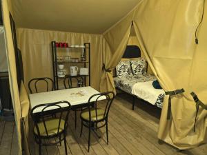 Tentes de luxe Clos des Monts Tente Lodge Safari J : photos des chambres