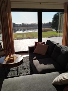 Nowoczesny dom z plażą