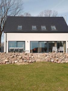 Nowoczesny dom z plażą