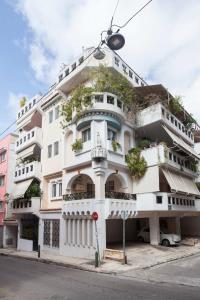 Unique Design Elegant 2 Bd Apt in Historic Mets