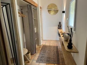 Maisons d'hotes Les Hauts d'Avignon : Chambre Double avec Salle de Bains Privative