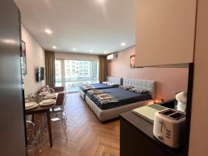 Miramar Front Beach Family Deluxe Studios No Swim Pool Access