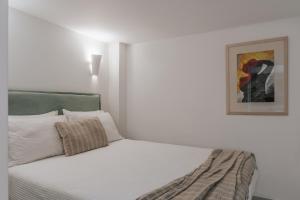 Seannamon Apartment with sea view by 8essentially