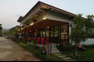 Phra Chan Khiang Dao Resort