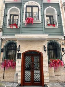 THE MUA LUXURY HOMEs