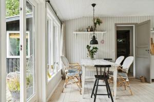 Classic Wooden Home Near Beach In Hornbæk